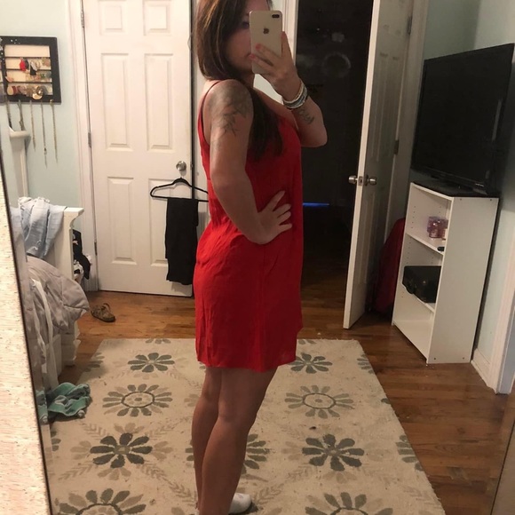 Red dress - Picture 3 of 3